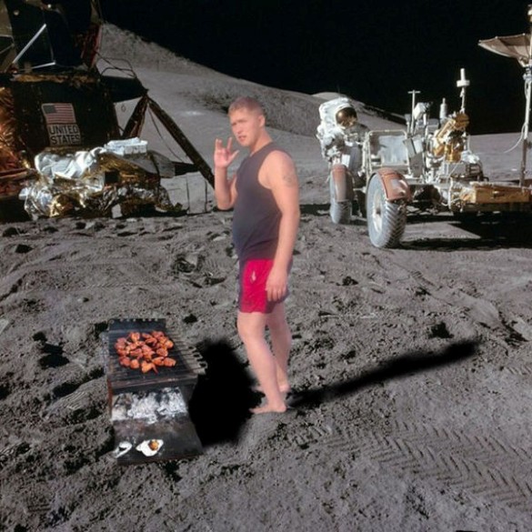 Jasné, že sme pristáli na Mesiaci, aj sme to tam oslávili ako sa patrí.