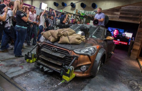 Trojdverový Hyundai Veloster v úprave "Zombie Killer Edition" predstavený na festivale Comic-Con v San Diegu.